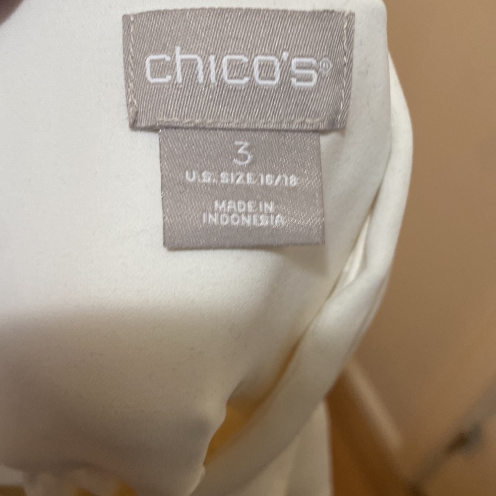 Beautiful Chicos Ruffle Blouse - Picture 4 of 5